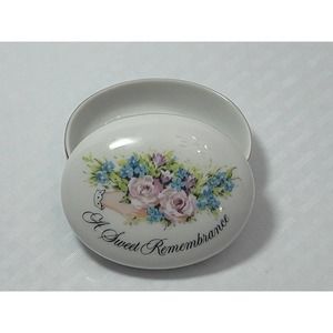 Sweet Remembrance Ceramic Trinket Box Dish‎ Avon Valentines Day 1982 Vintage